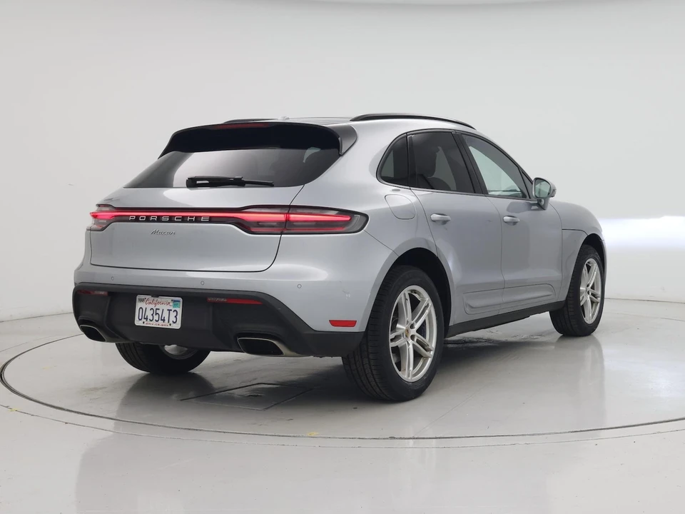 2023 Porsche Macan - Image 9 of 28