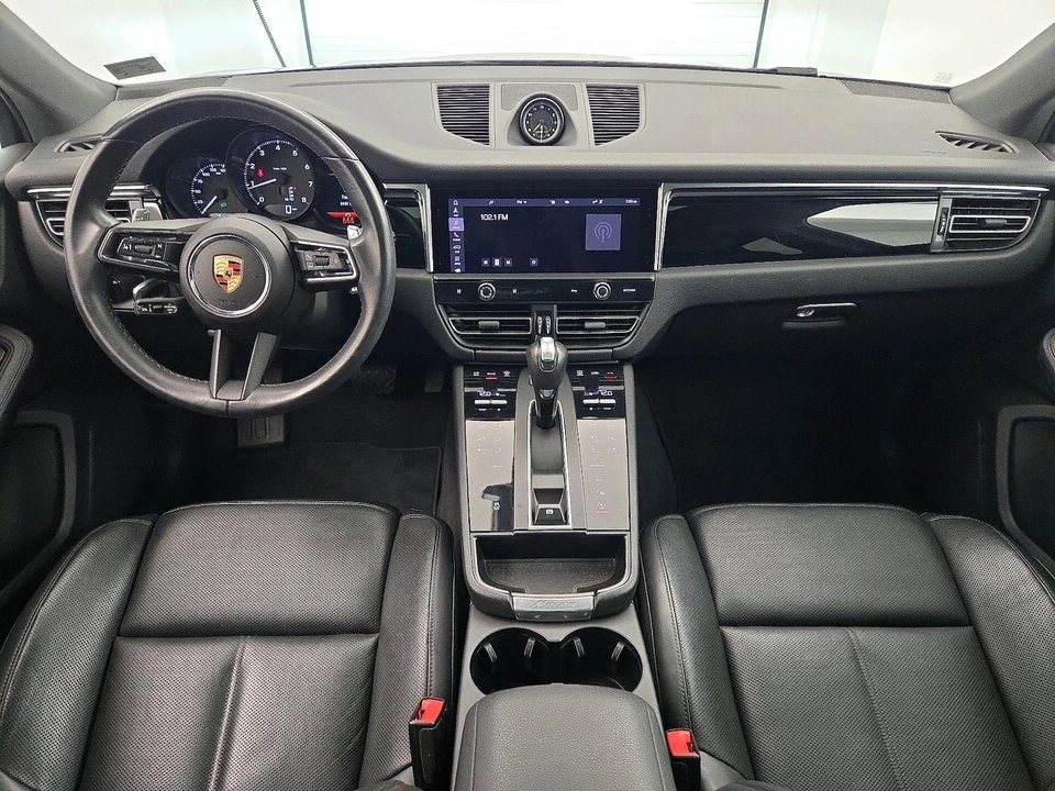 2023 Porsche Macan - Image 10 of 28