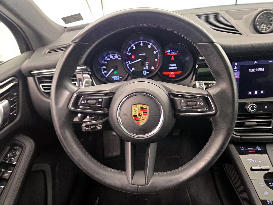 2023 Porsche Macan - Image 11 of 28