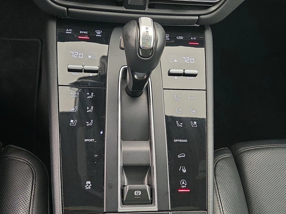 2023 Porsche Macan - Image 19 of 28
