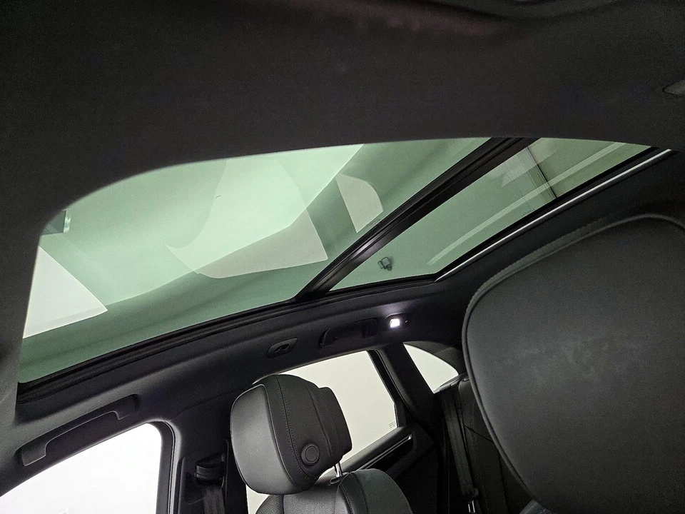 2023 Porsche Macan - Image 21 of 28