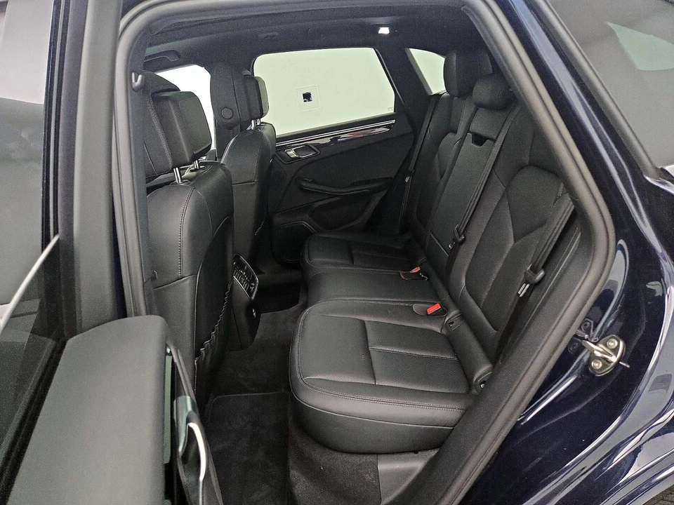 2023 Porsche Macan - Image 22 of 28