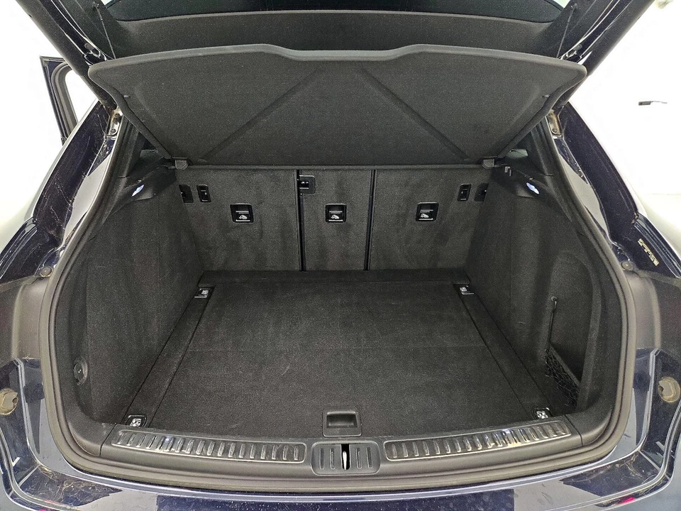 2023 Porsche Macan - Image 23 of 28