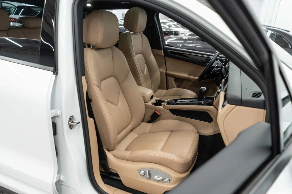 2023 Porsche Macan - Image 11 of 12