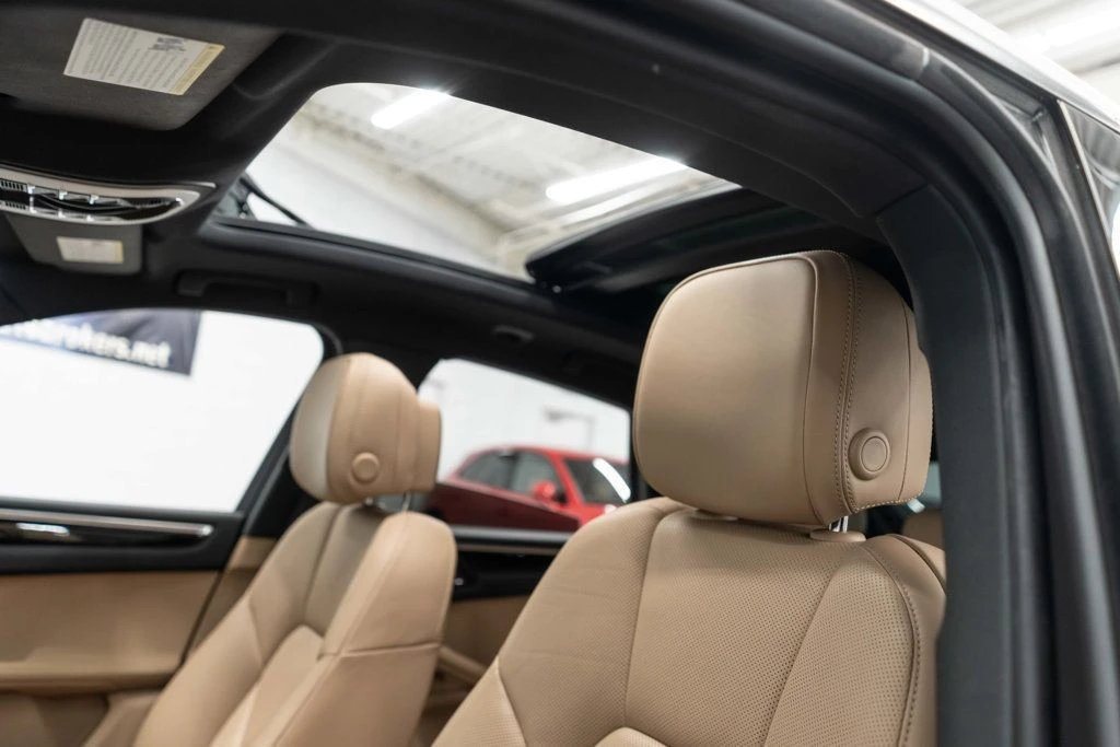 2023 Porsche Macan - Image 8 of 12