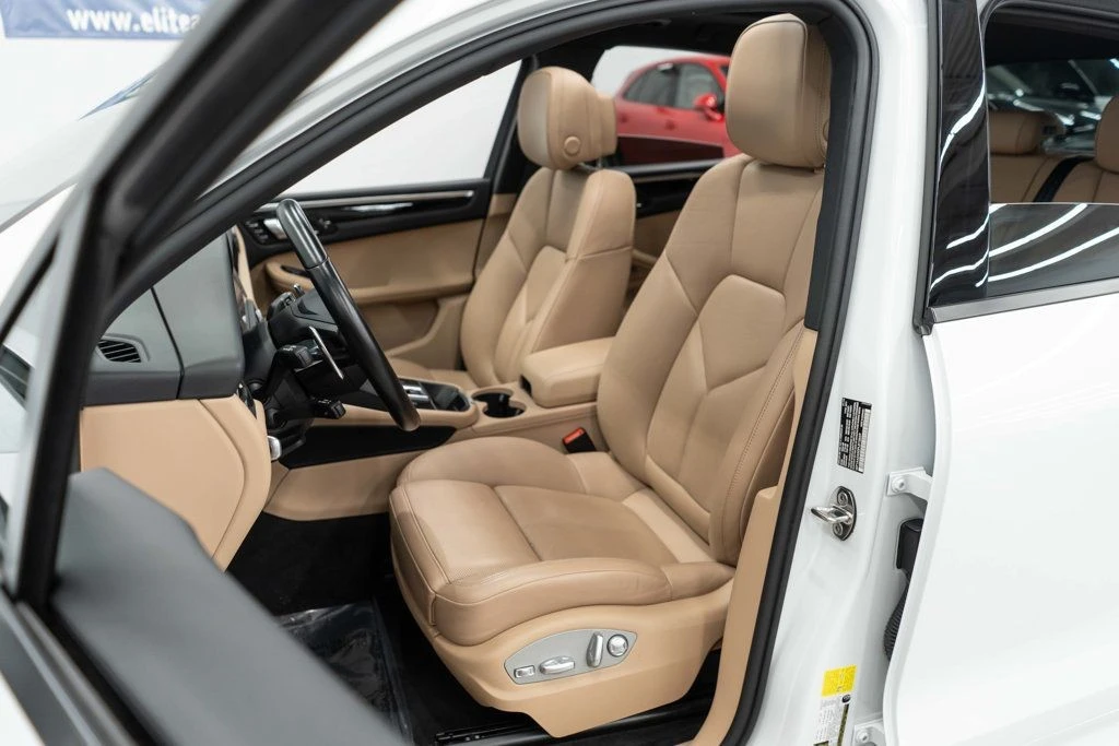 2023 Porsche Macan - Image 9 of 12