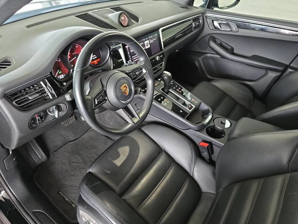 2023 Porsche Macan - Image 4 of 4