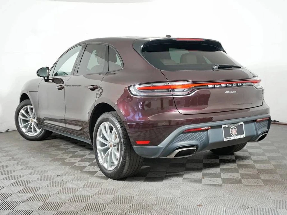 2023 Porsche Macan - Image 3 of 5