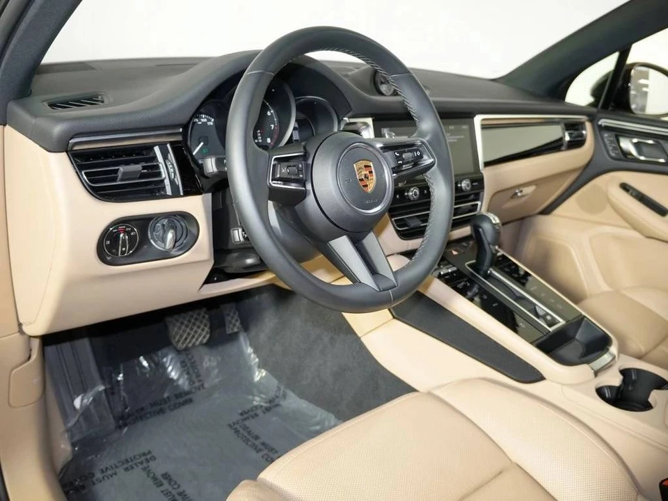 2023 Porsche Macan - Image 4 of 5