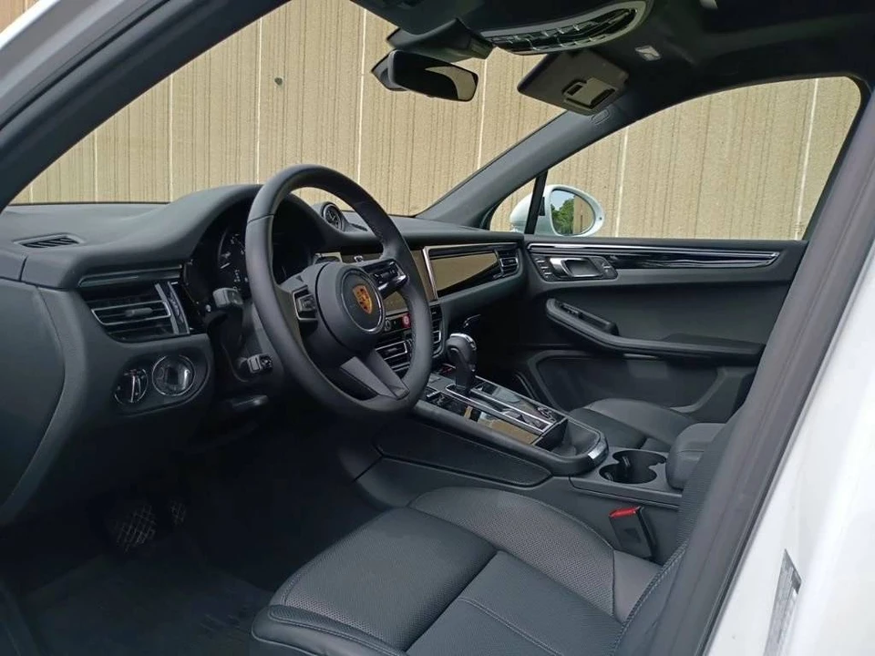 2023 Porsche Macan T - Image 4 of 5