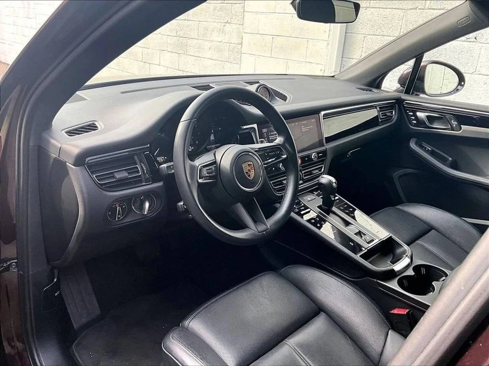 2023 Porsche Macan - Image 4 of 5