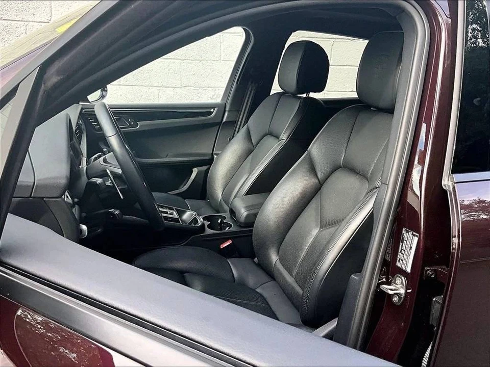 2023 Porsche Macan - Image 5 of 5