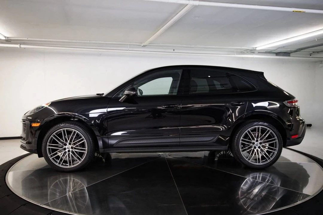 2023 Porsche Macan - Image 2 of 5