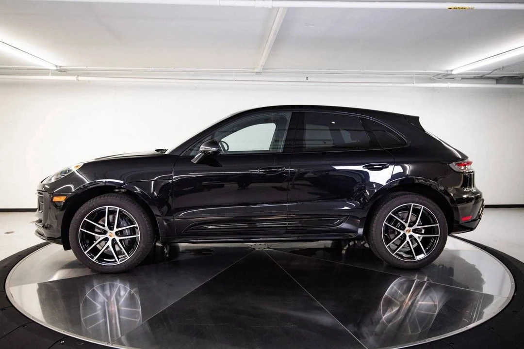2023 Porsche Macan - Image 2 of 5