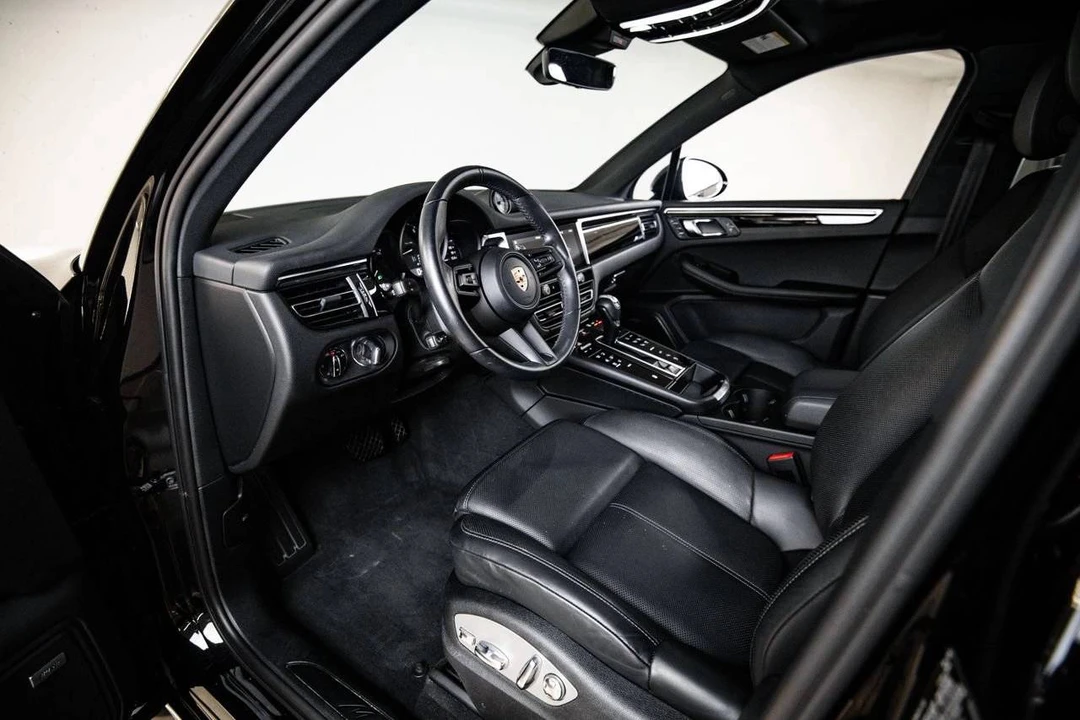 2023 Porsche Macan - Image 4 of 5