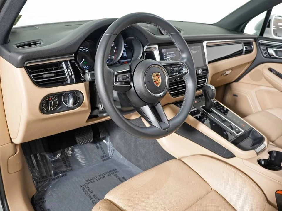 2023 Porsche Macan - Image 4 of 5