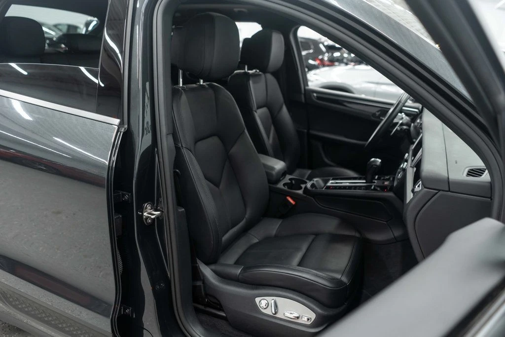 2023 Porsche Macan - Image 11 of 12