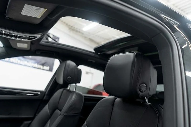 2023 Porsche Macan - Image 8 of 12