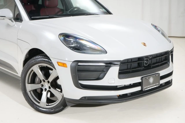 2023 Porsche Macan - Image 11 of 21
