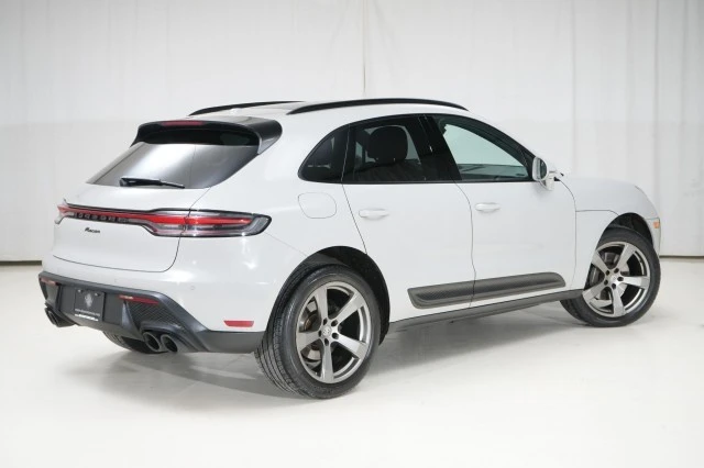 2023 Porsche Macan - Image 18 of 21