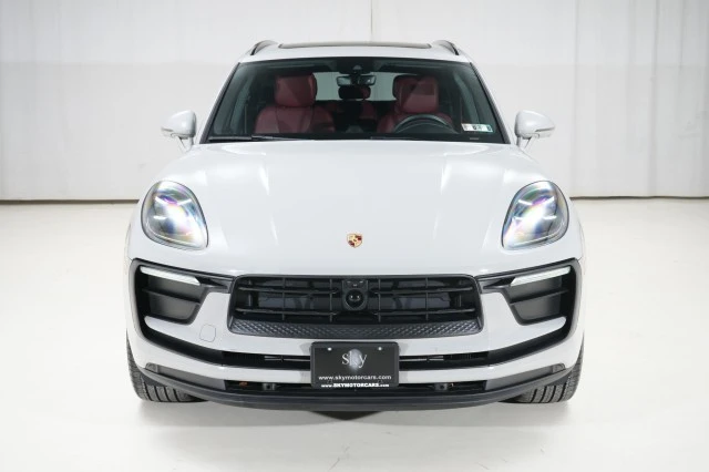 2023 Porsche Macan - Image 8 of 21