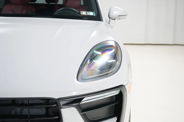 2023 Porsche Macan - Image 9 of 21