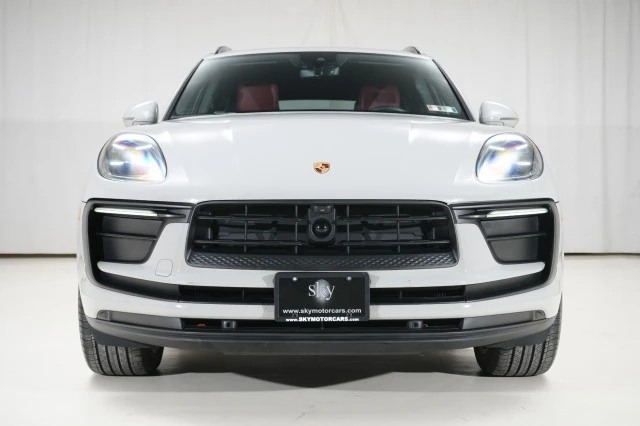 2023 Porsche Macan - Image 9 of 21