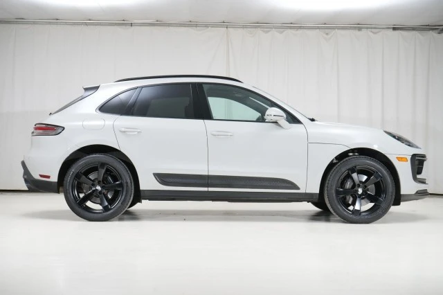 2023 Porsche Macan - Image 16 of 21