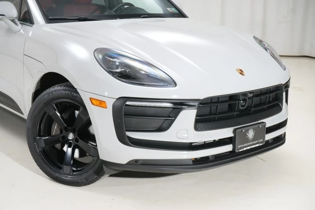2023 Porsche Macan - Image 10 of 21