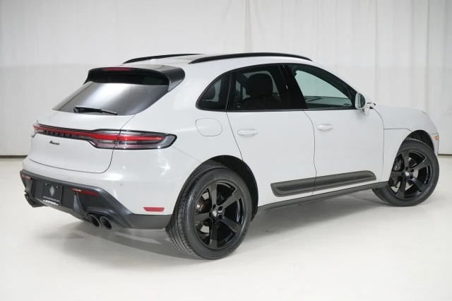 2023 Porsche Macan - Image 17 of 21