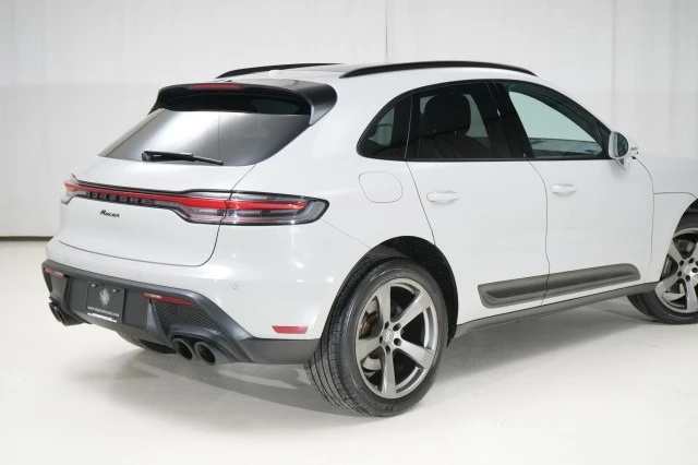 2023 Porsche Macan - Image 19 of 21