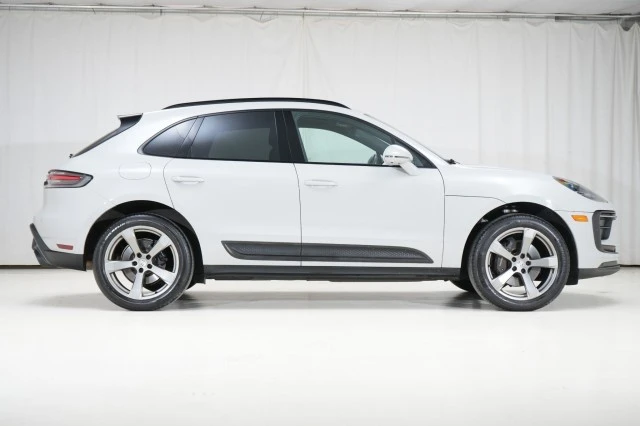 2023 Porsche Macan - Image 17 of 21