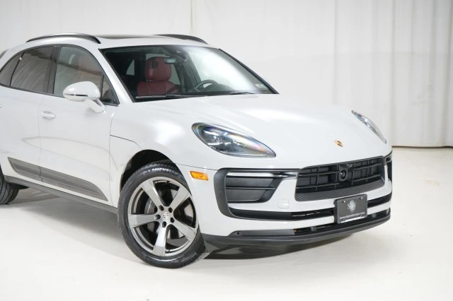 2023 Porsche Macan - Image 14 of 21