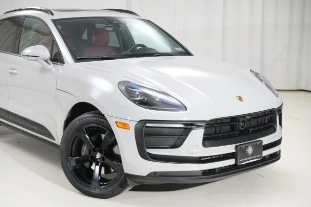 2023 Porsche Macan - Image 13 of 21