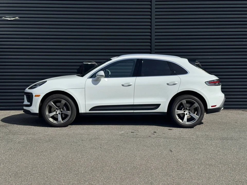 2023 Porsche Macan - Image 2 of 5