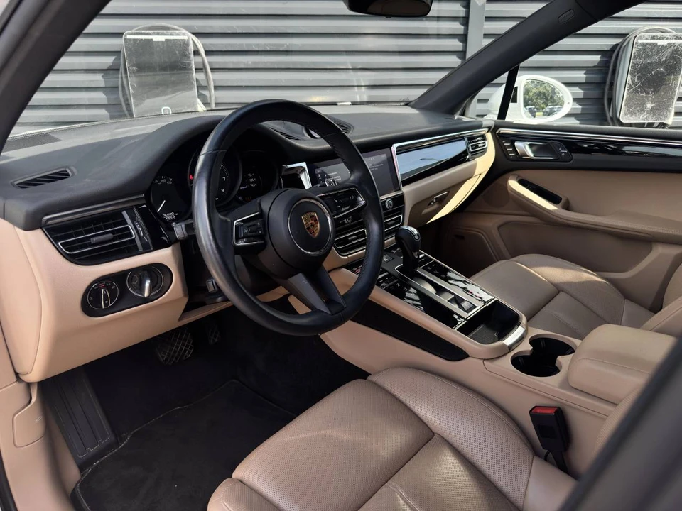 2023 Porsche Macan - Image 4 of 5