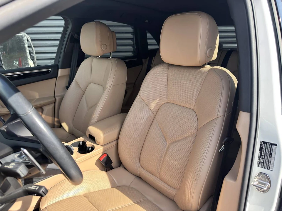 2023 Porsche Macan - Image 5 of 5