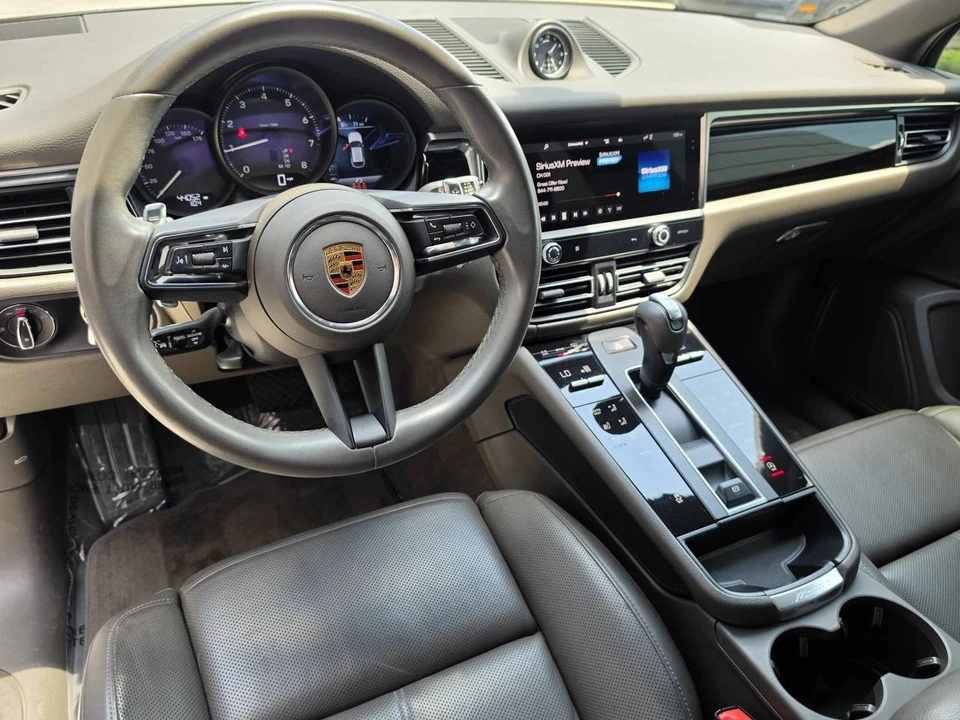 2023 Porsche Macan - Image 4 of 5