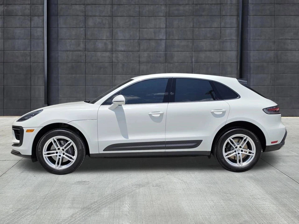 2023 Porsche Macan - Image 2 of 5