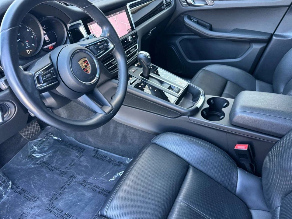 2023 Porsche Macan T - Image 4 of 5