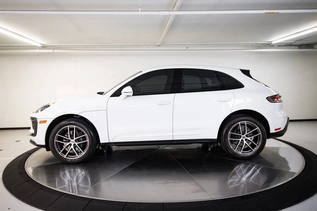 2023 Porsche Macan - Image 2 of 5