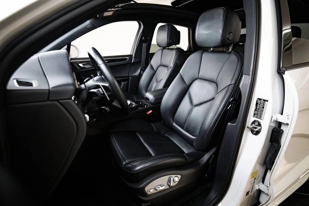 2023 Porsche Macan - Image 5 of 5