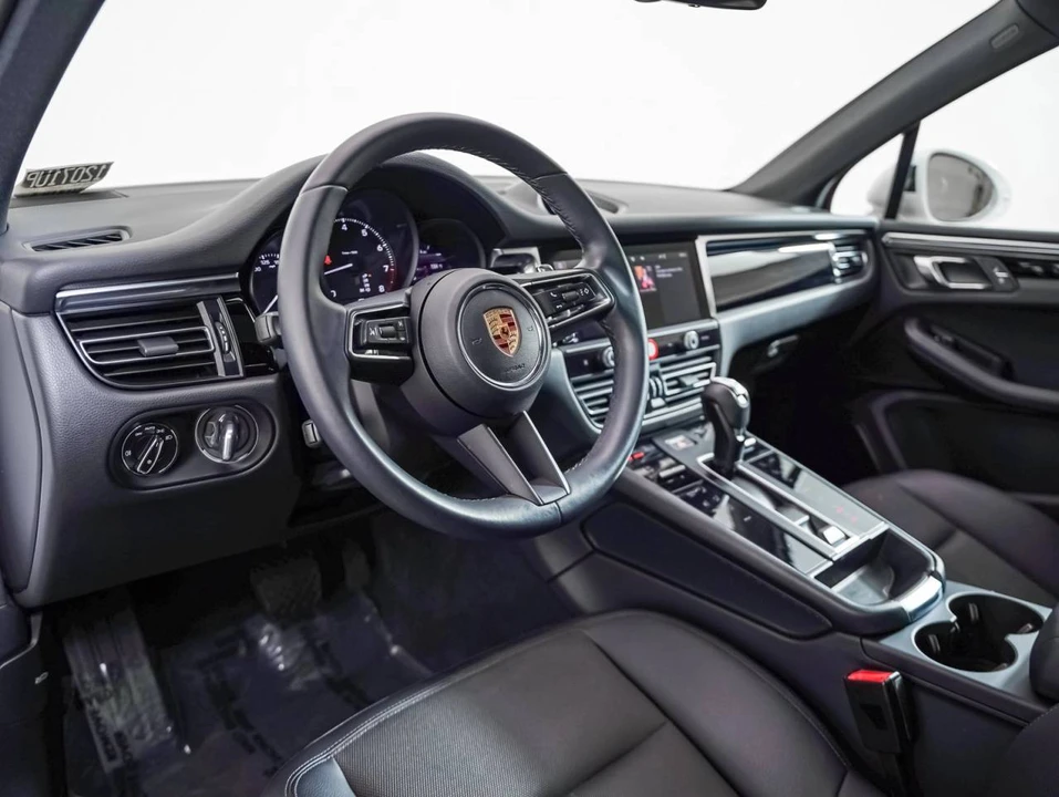 2023 Porsche Macan - Image 4 of 4