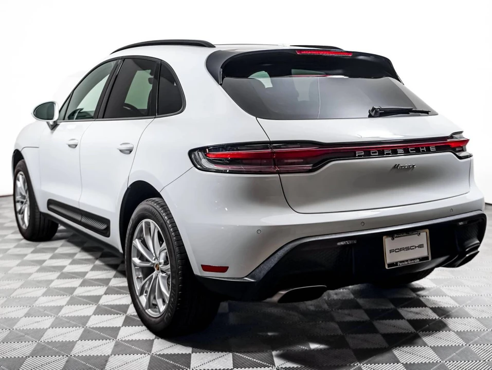 2023 Porsche Macan - Image 3 of 4
