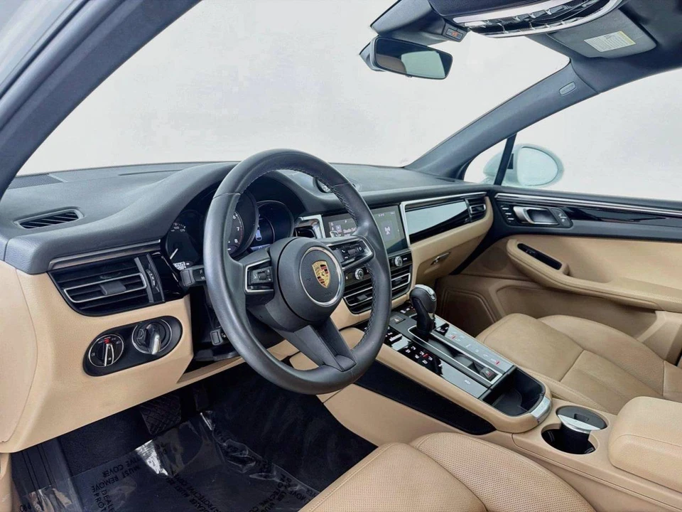 2023 Porsche Macan - Image 4 of 5