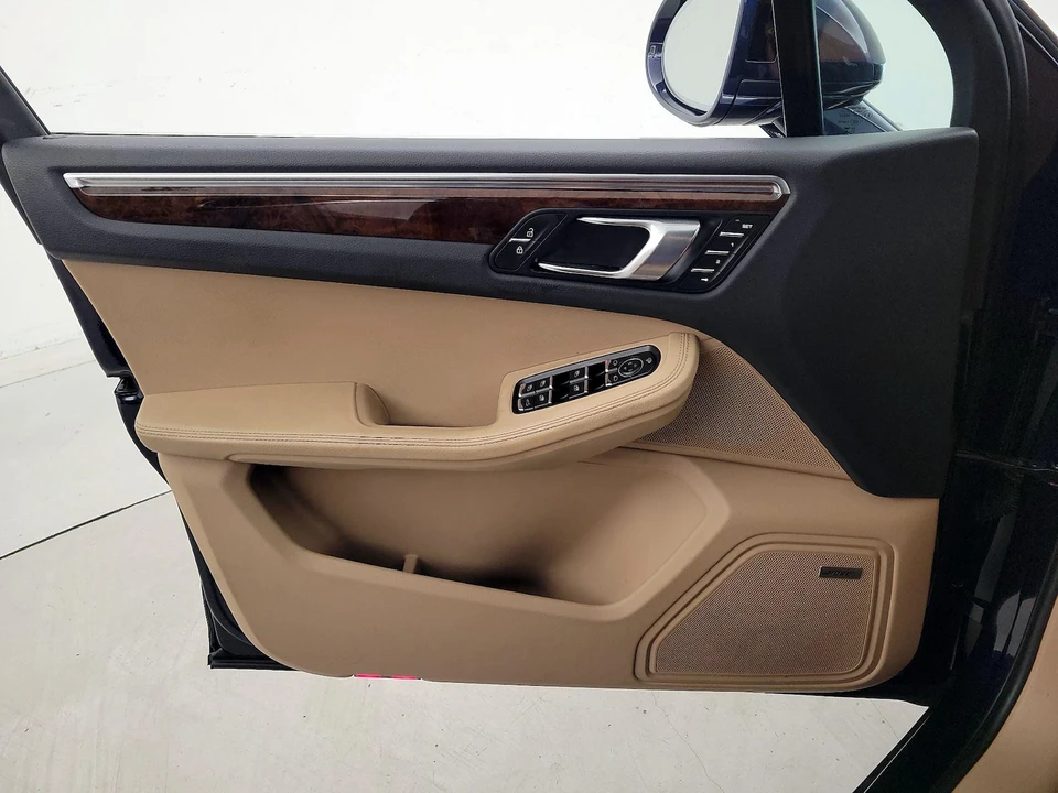 2023 Porsche Macan T - Image 13 of 27