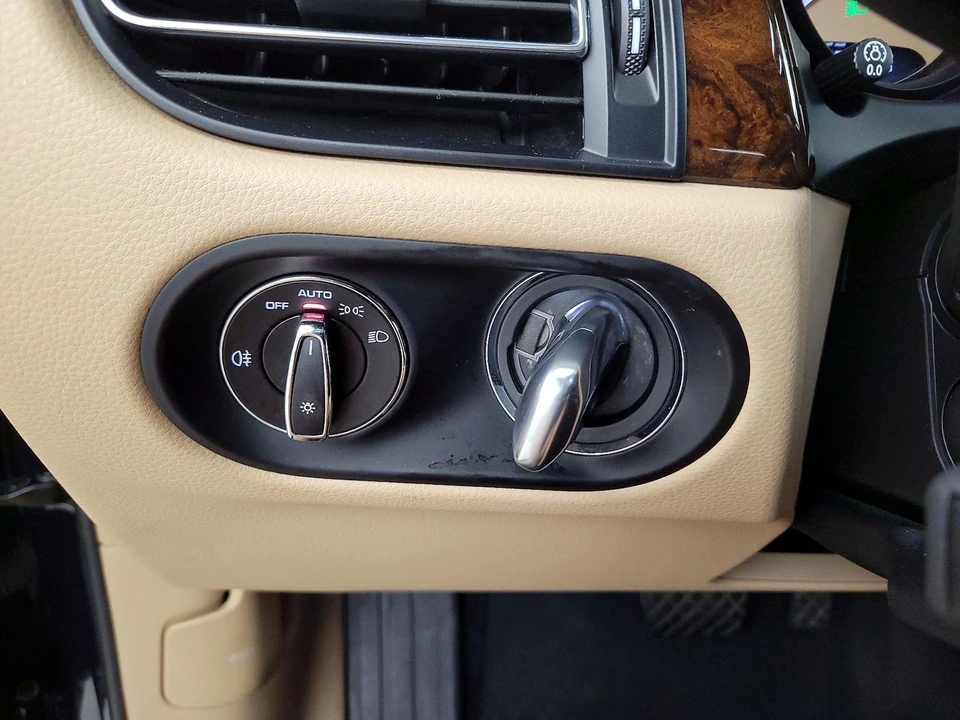 2023 Porsche Macan T - Image 14 of 27