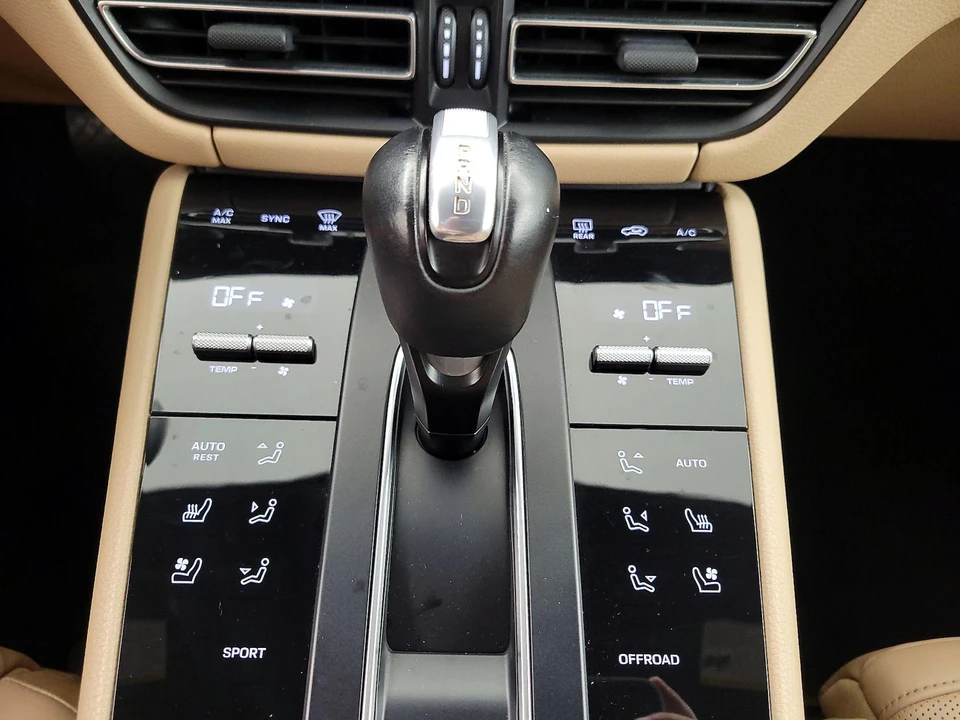 2023 Porsche Macan T - Image 17 of 27