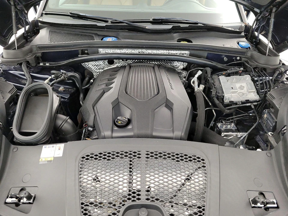 2023 Porsche Macan T - Image 23 of 27