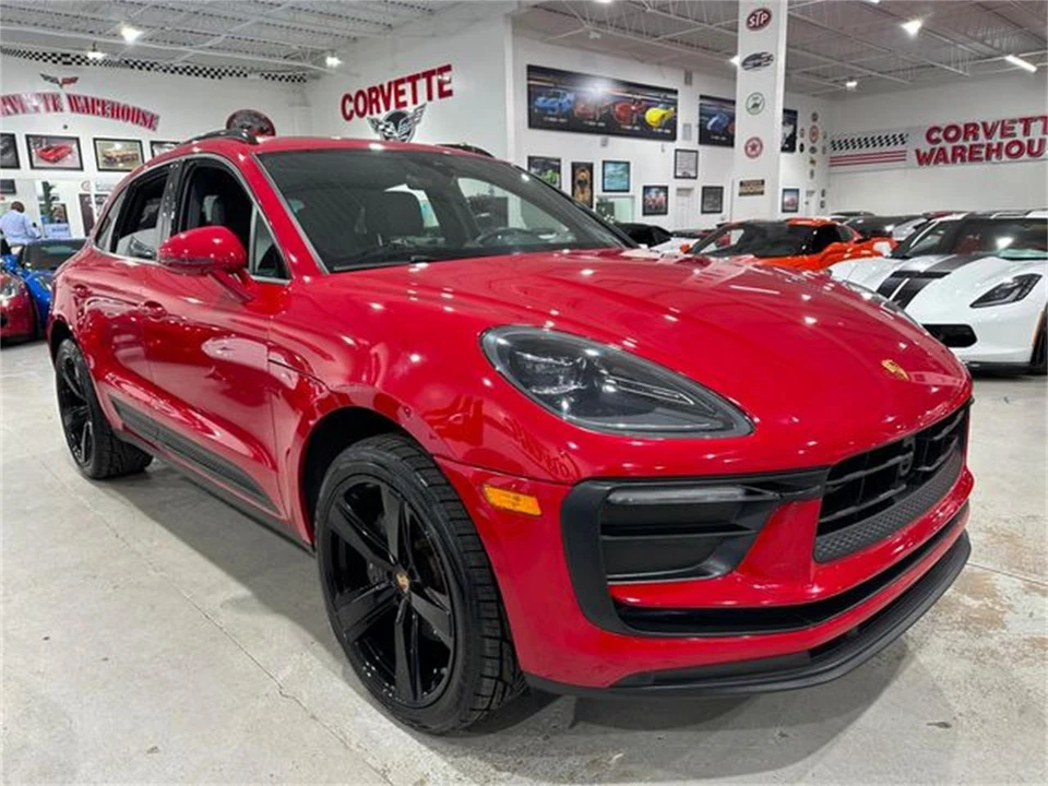 2023 Porsche Macan - Image 5 of 30